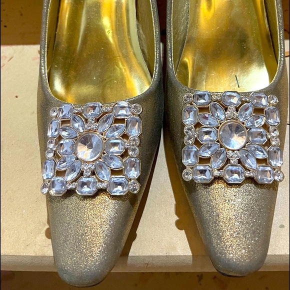 Metallic gold kitten heel with jewel toe size 9 - Picture 3 of 6